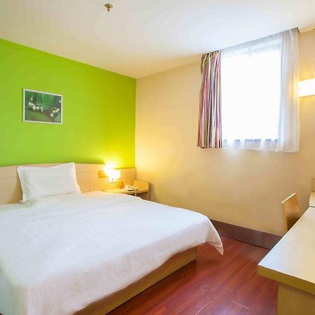 7Days Inn Foshan Qiandeng Lake Nangui Road Subway Station Room photo