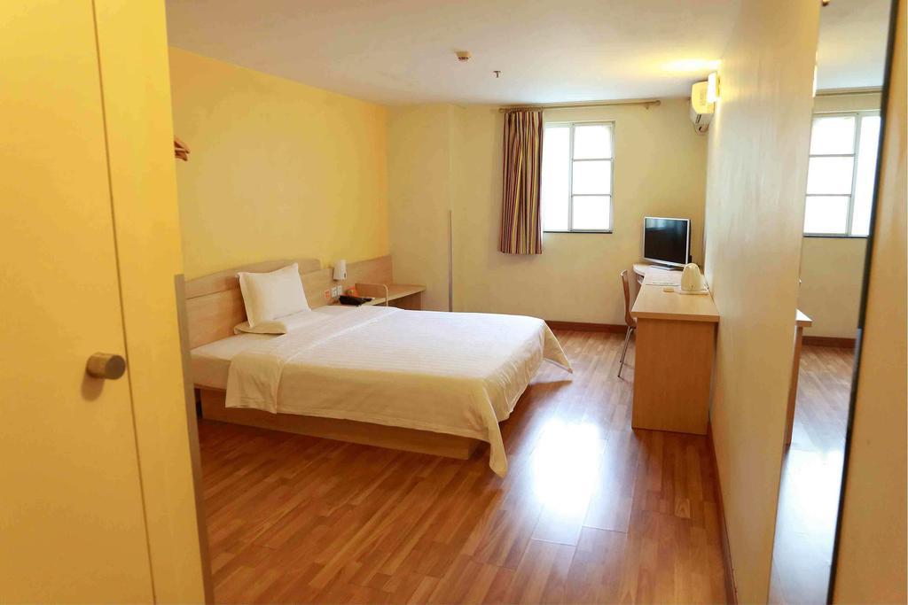 7Days Inn Foshan Qiandeng Lake Nangui Road Subway Station Room photo