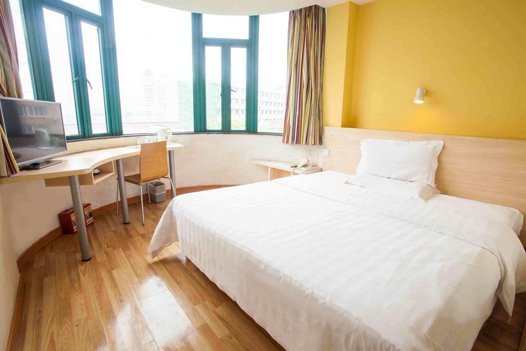 7Days Inn Foshan Qiandeng Lake Nangui Road Subway Station Room photo