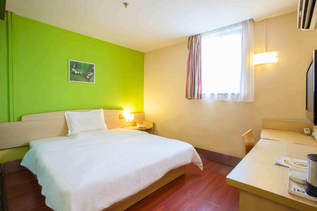 7Days Inn Foshan Qiandeng Lake Nangui Road Subway Station Room photo