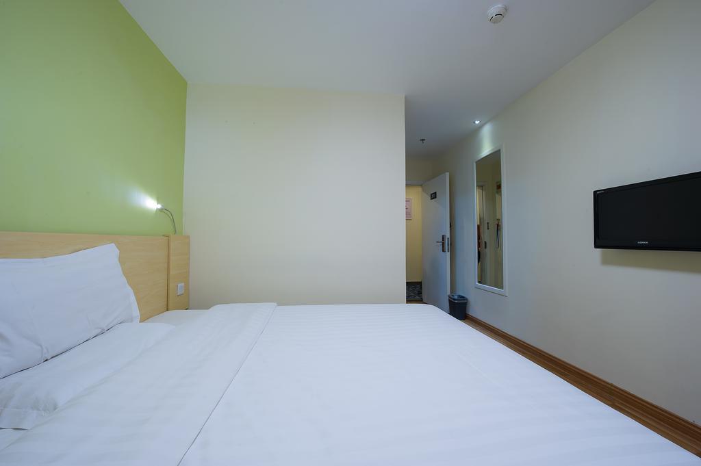 7Days Inn Foshan Qiandeng Lake Nangui Road Subway Station Exterior photo